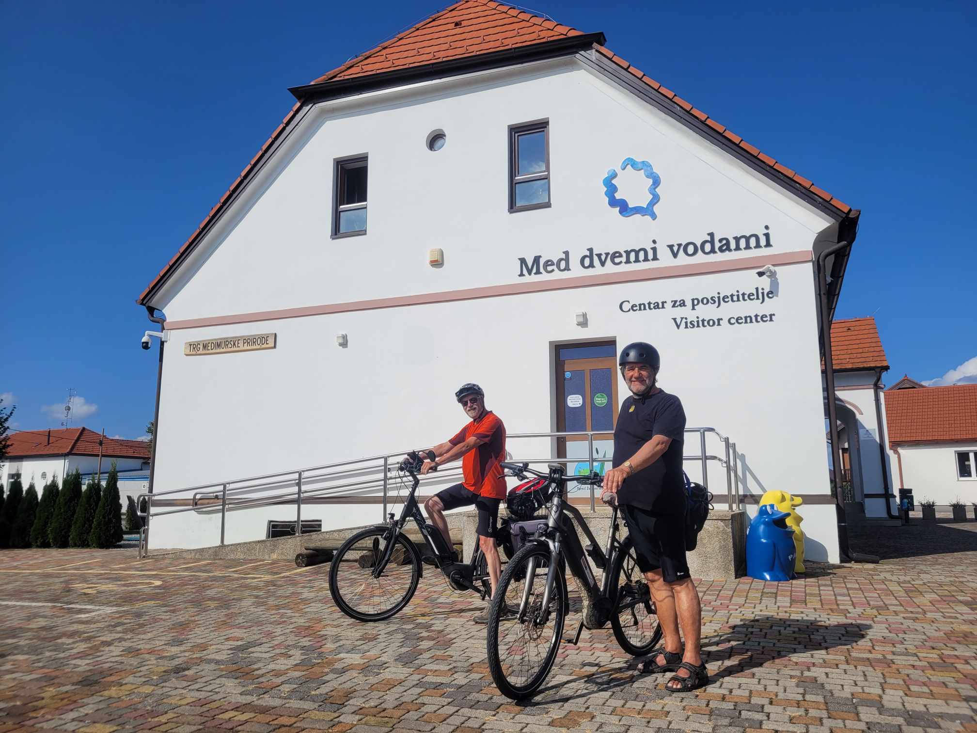 biciklisti iz Austije stigli biciklom na razgled Centra Med dvemi vodami